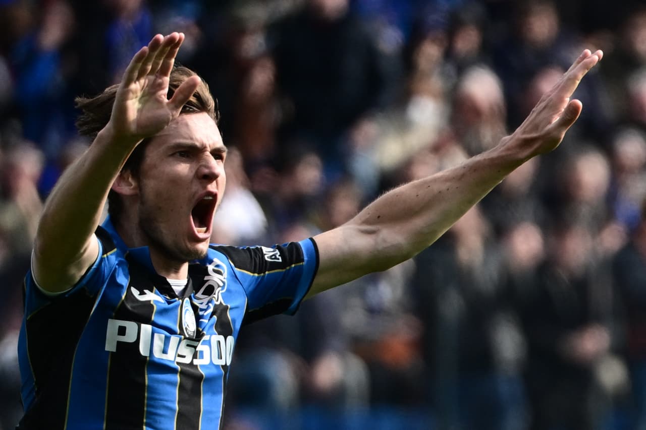 Napoli venció al Atalanta con goles de Lorenzo Insigne, Matteo Politano, Eljif Elmas, quien anotó tras recibir el balón de Hirving Lozano.