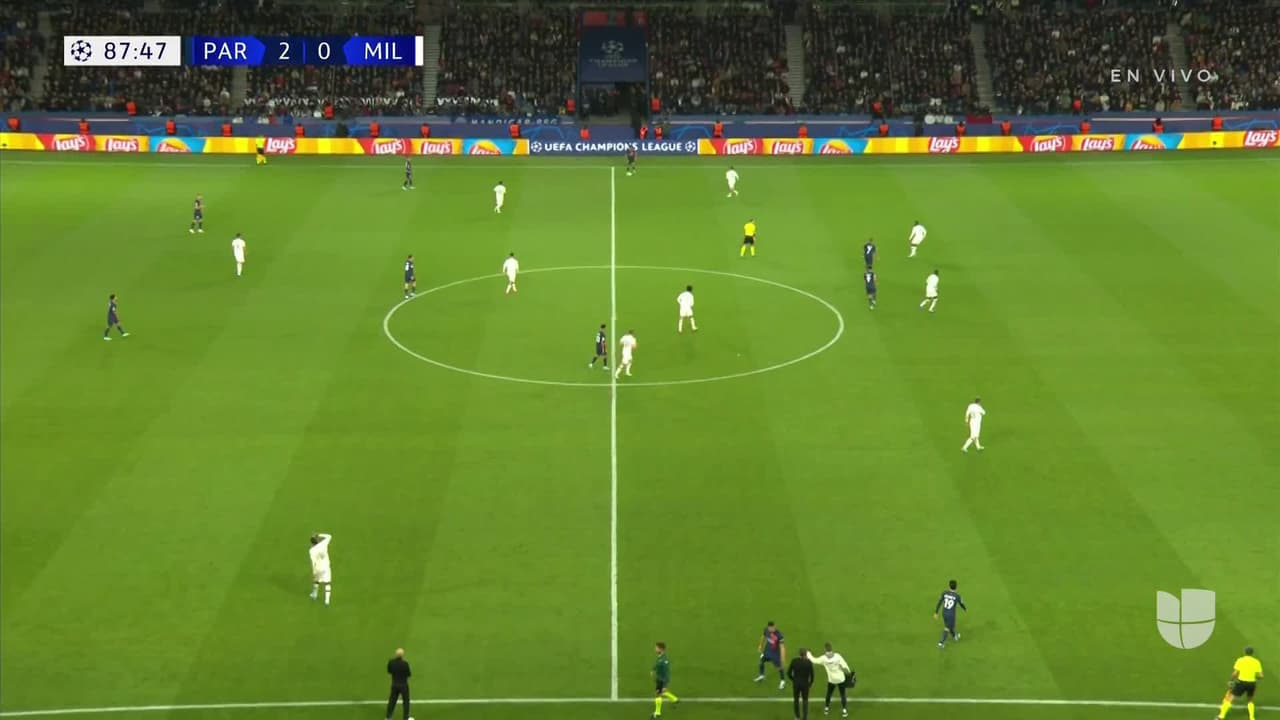 ¡GOL!  anota para Paris Saint-Germain. Lee Kang-In