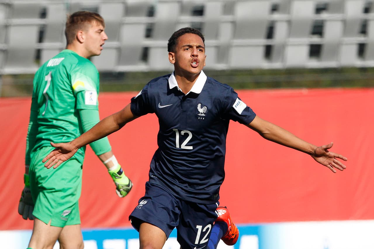 Los Galos ganaron 6-1 y son líderes del sector F