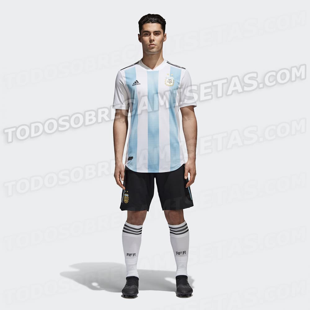 Por su parte, así se vería el uniforme completo para la Albiceleste. Pantalón negro y medias blancas.