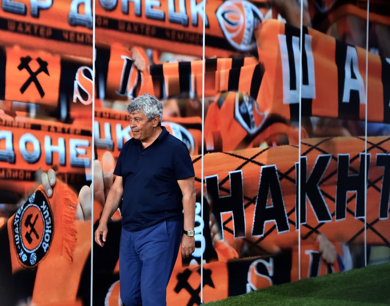 El pueblo roma está concentrado en Rumanía y Hungría, (en el centro de Europa), de donde proviene el exitoso técnico Mircea Lucescu, quien también es gitano.