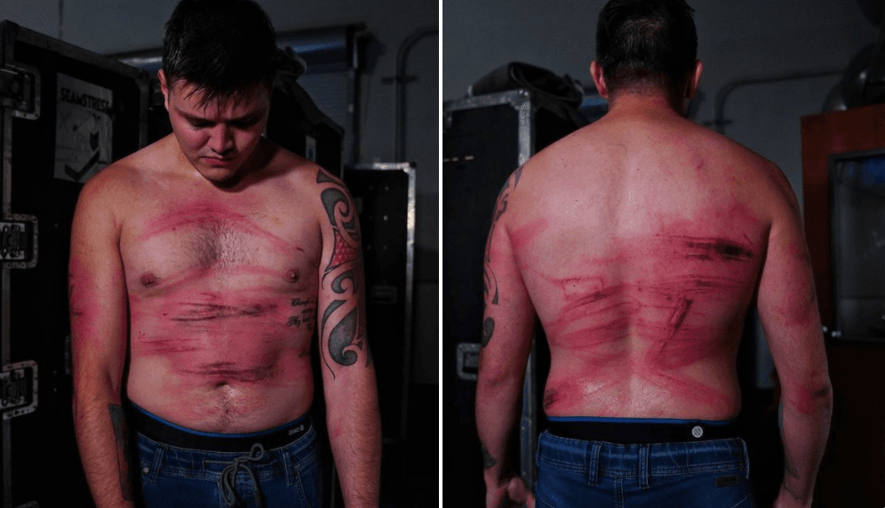 ¡'Bienvenido'! Seth Rollins da brutal castigo a hijo de Rey Mysterio