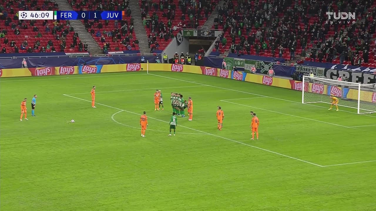 ¡TIRO ATAJADO! disparo por Cristiano Ronaldo.