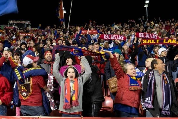 La Barra Real guía la salida del Real Salt Lake cuando salta a la cancha y no deja espacio para que sus rivales canten.