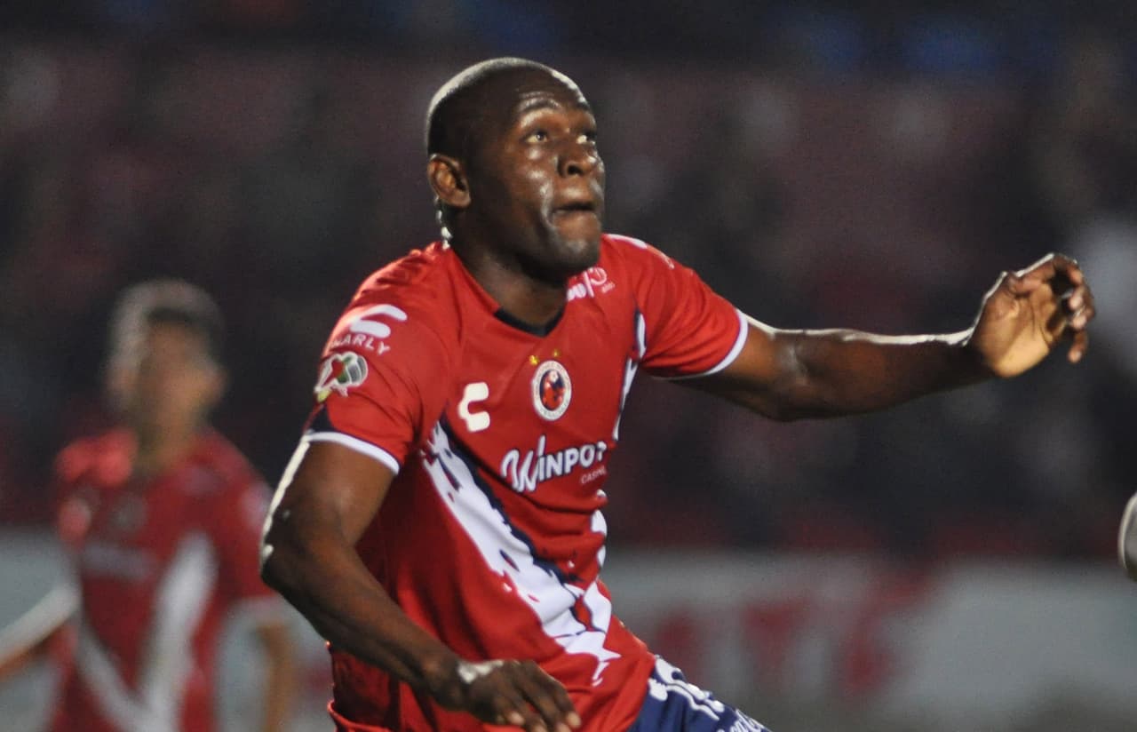 Cristian Martínez Borja (Veracruz, Lobos): con los Tiburones logró anotar algunos goles, pero lo mandaron cedido a los Lobos. No fue tenido en cuenta y se regresó a su país para jugar el ascenso con América de Cali, donde es figura actualmente tras regresar al equipo a Primera.
