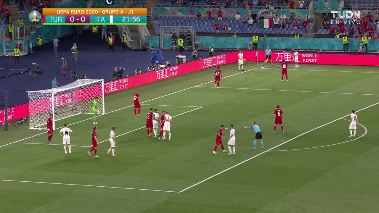 ¡TIRO ATAJADO! disparo por Giorgio Chiellini.