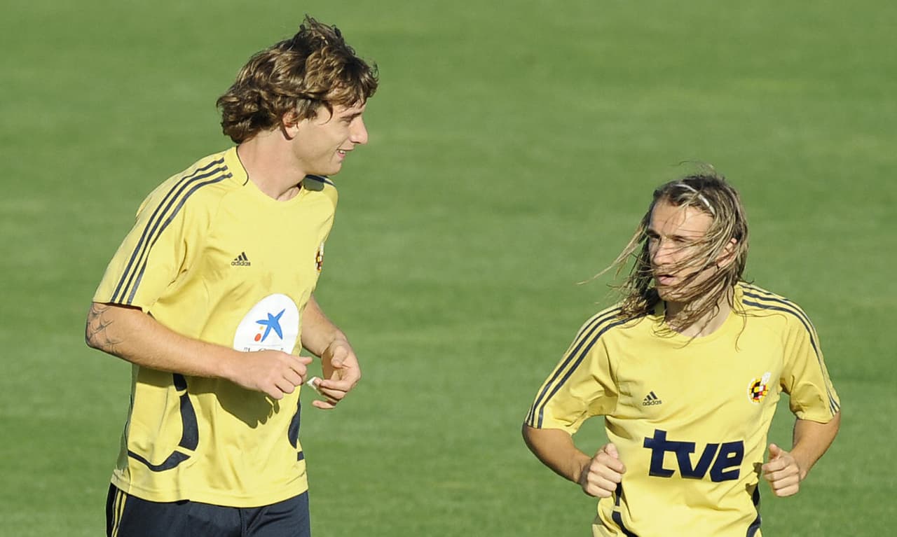 De nacionalidad española, Fernando Amorebieta nació en Venezuela y llevó a cabo el inicio de su carrera en España, que lo tuvo en cuenta como defensa en procesos juveniles y en mayores cuando Vicente del Bosque lo convocó en 2008 para un amistoso. Sin embargo, nunca disputó un partido.