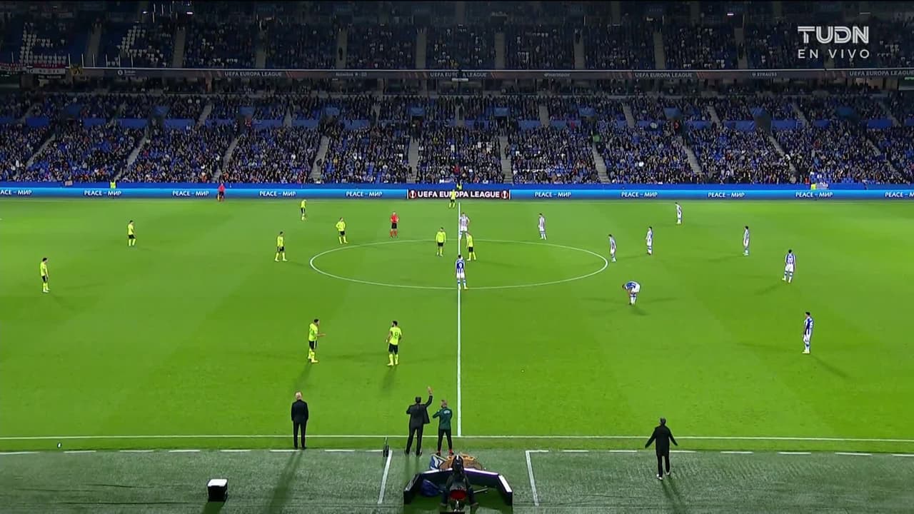Arranca el partido y la pelota está en juego.