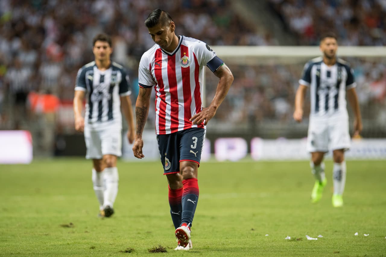 Minutos después, Carlos Salcido cayó en la trampa de Avilés Hurtado, ocasionando un penal señalado al instante por García Orozco.
