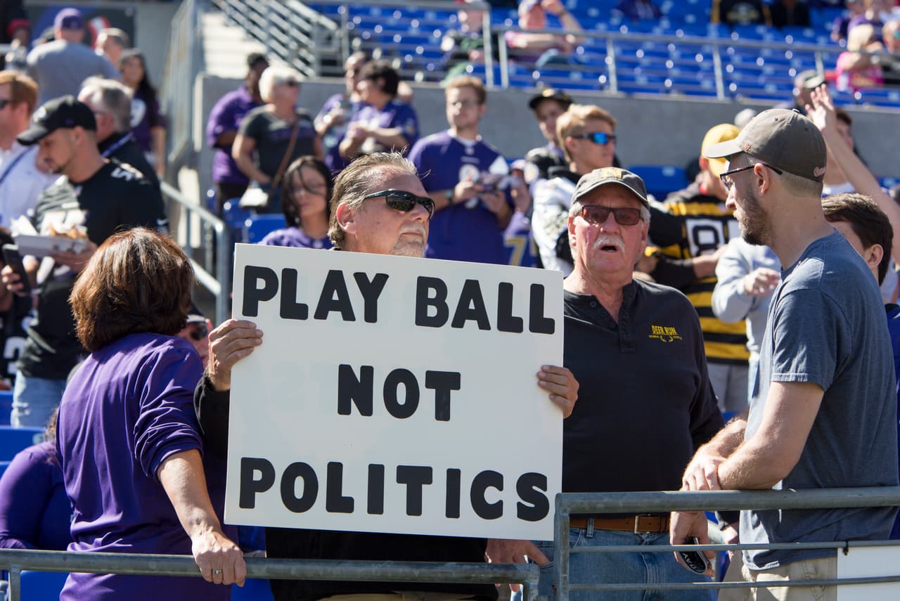 Los reclamos de la afición no se hicieron esperar. Las protestas por las declaraciones del presidente Trump contra la NFL siguen dando de qué hablar en todo EE.UU.