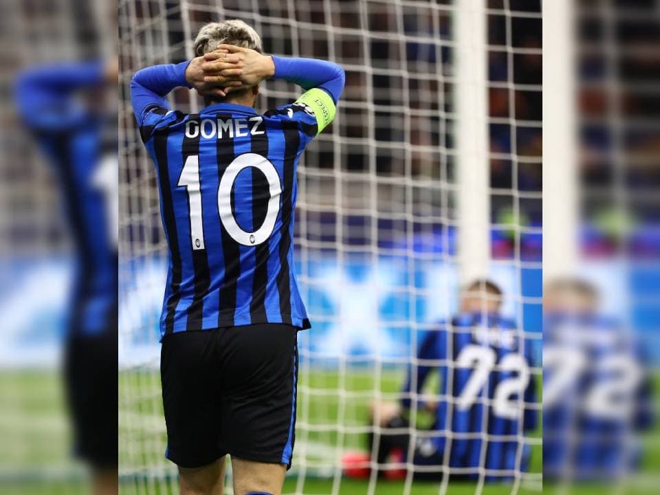 El '10' se lamenta una jugada de gol que termina lejos de la portería. Pronto vendría un nuevo gol.