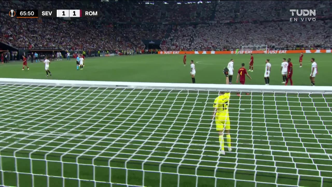 ¡TIRO ATAJADO! disparo por Tammy Abraham.