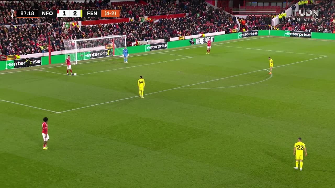 ¡TIRO ATAJADO! disparo por Marco Asensio.