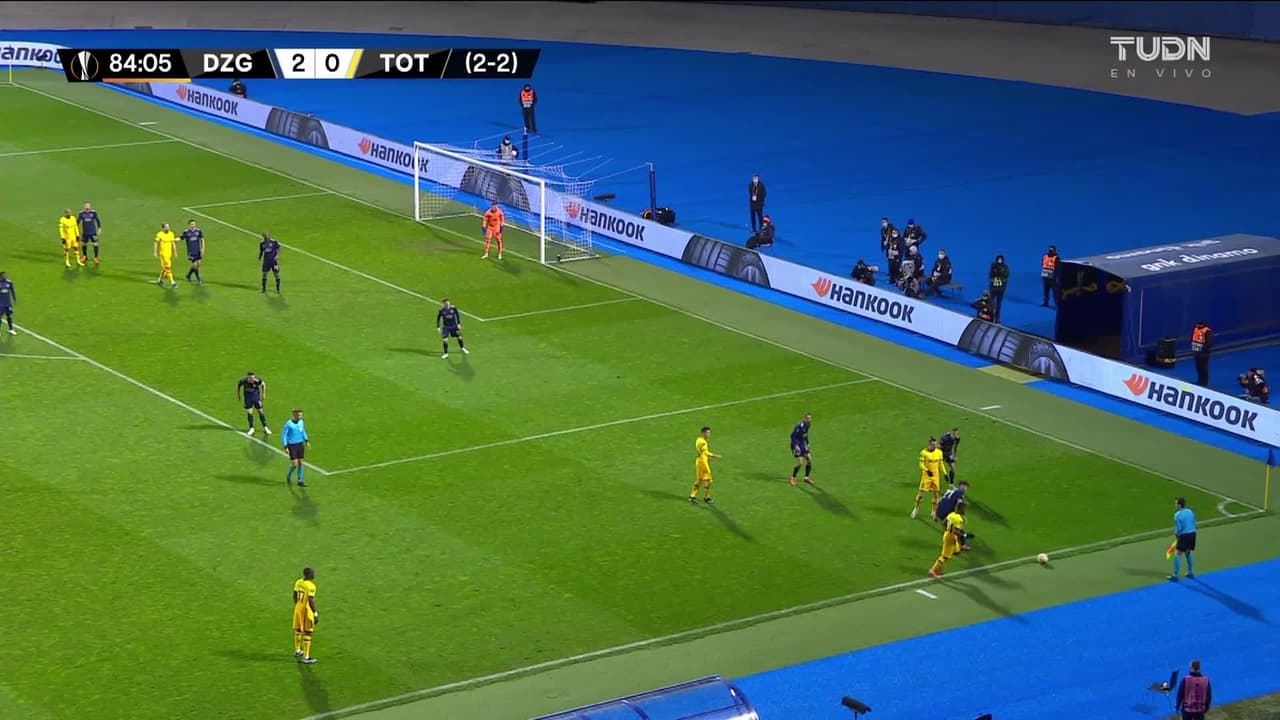 ¡TIRO ATAJADO! disparo por Harry Kane.