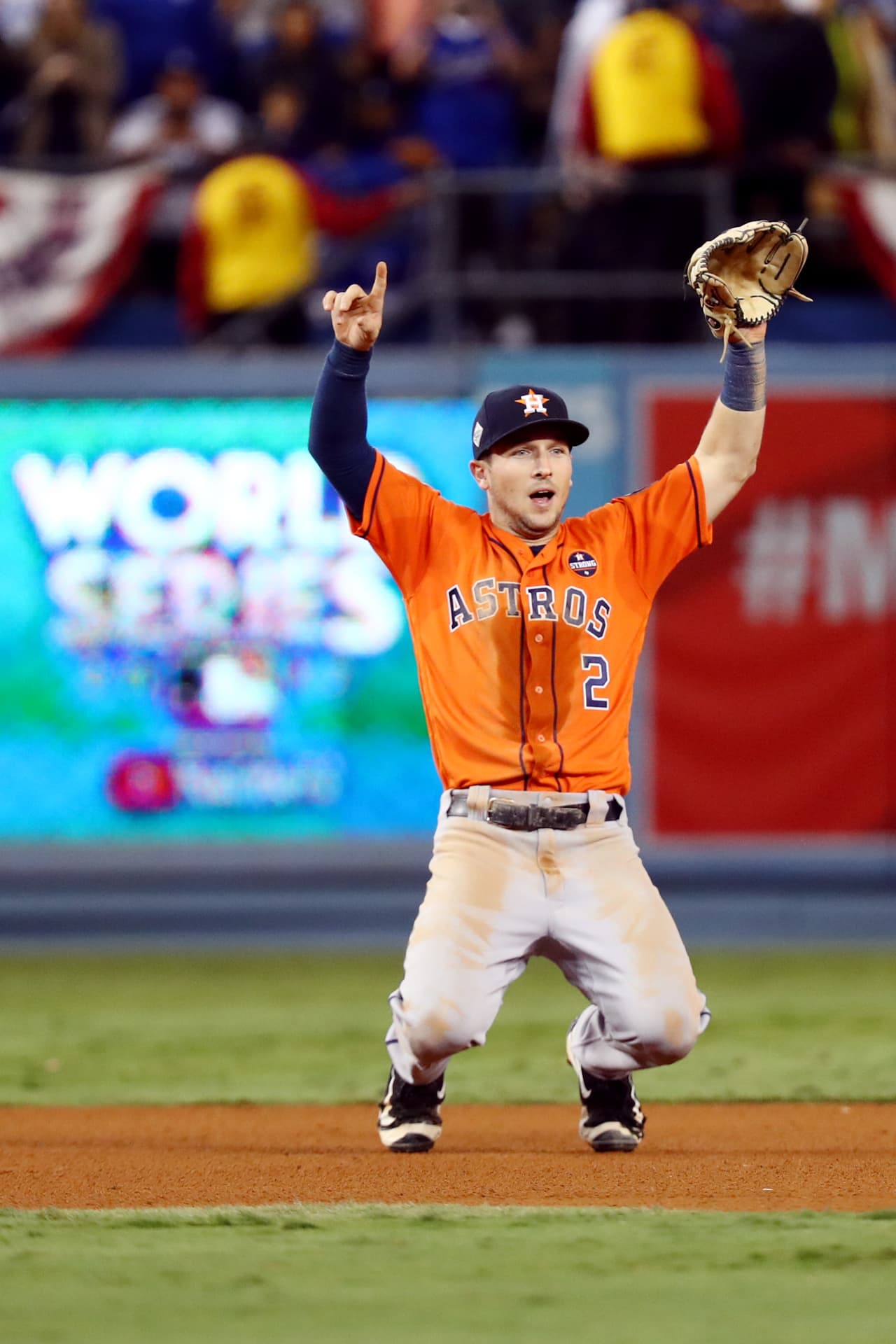 Alex Bregman cayó de rodillas tras el out 27 del partido. La exploción de euforia fue inmediata.