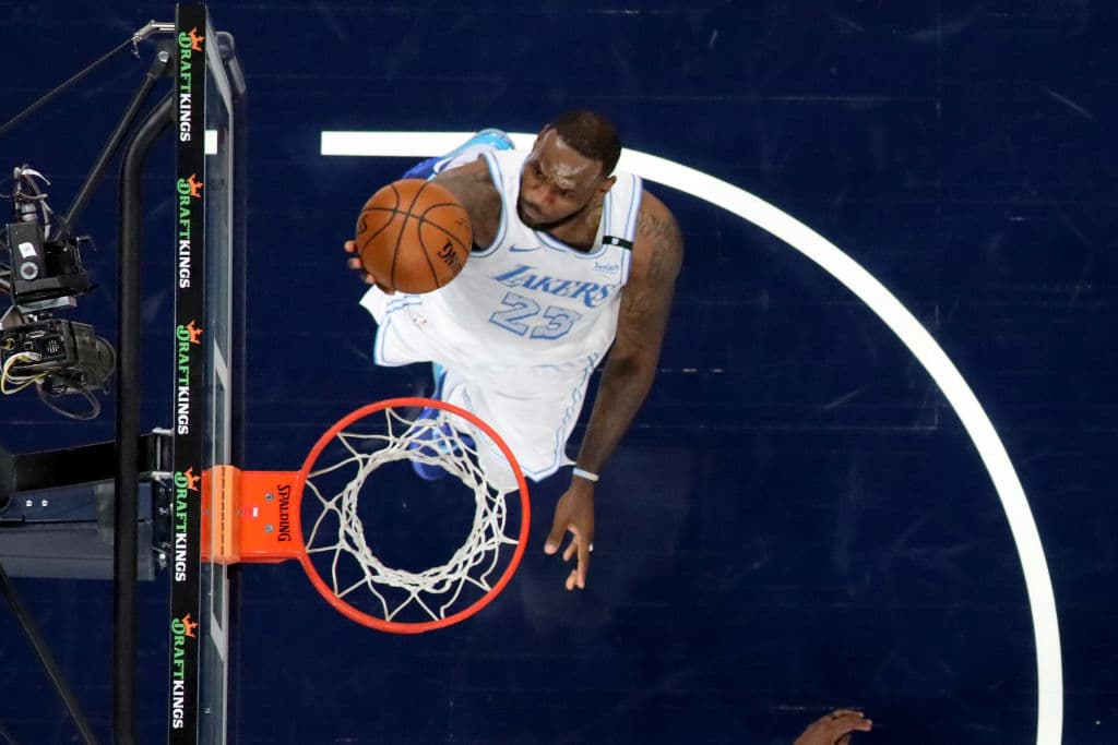 LeBron James reaparece con Lakers y buscan Playoffs directos