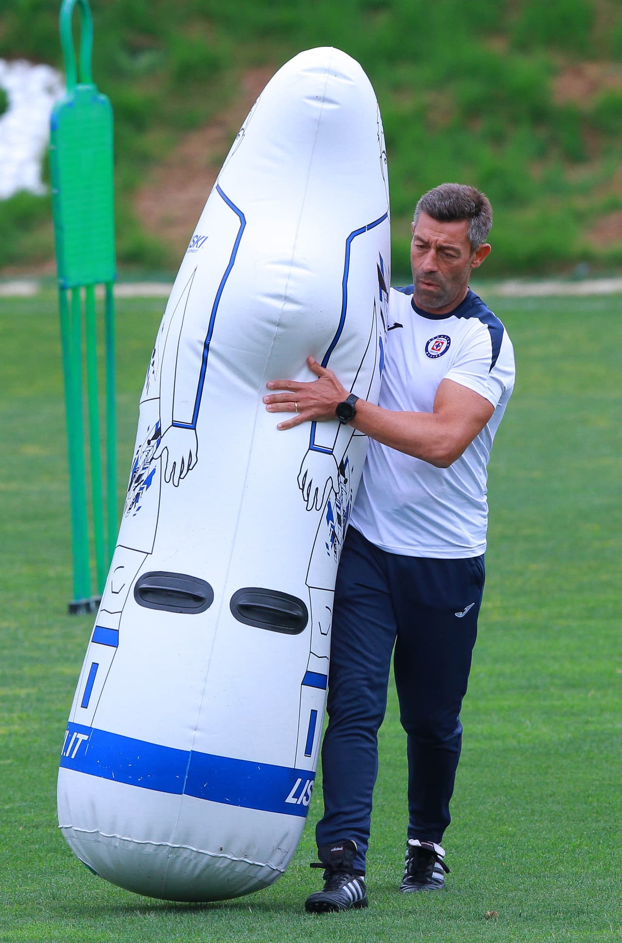 Tras la baja de Martin Caraglio en medio de la pretemporada, Cruz Azul mantiene su ritmo de prácticas para llegar en el más alto nivel al comienzo del Apertura 2019 en la Liga MX.