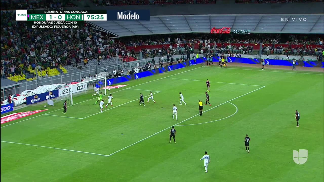 ¡GOL!  anota para México. Rogelio Funes Mori