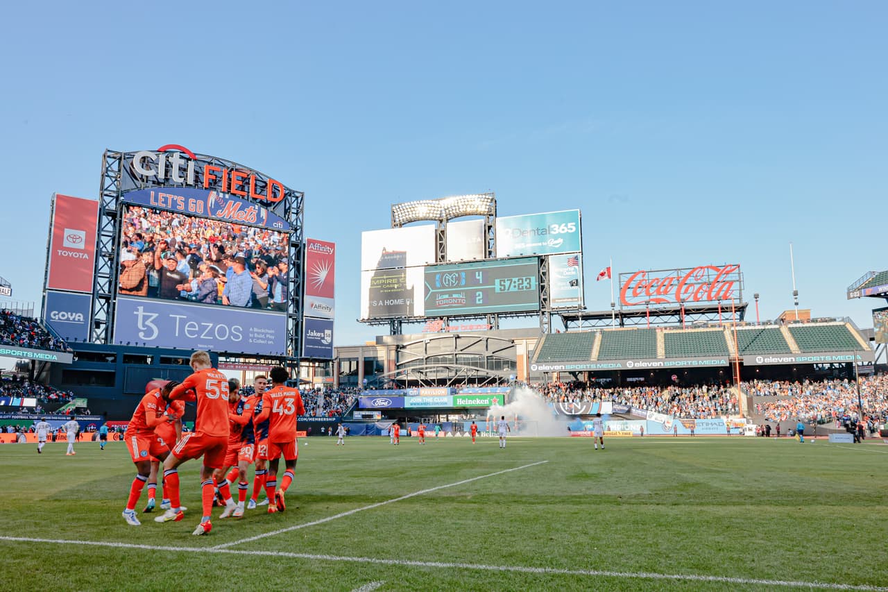 Y en el Citi Field, New York City FC y Toronto FC protagonizaron un espectacular partido que finalizó con un marcador 5-4.
<br>