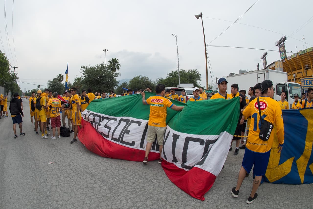 ¡Vaya manera de apoyar! Con este cálido recibimiento de sus aficionados, Tigres deba salir como una fiera para la Ida de la Final de la Liga Campeones de la Concacaf. Echen un vistazo al respaldo.