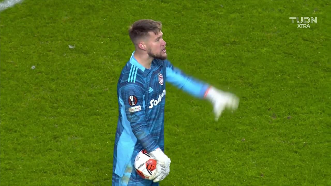 ¡TIRO ATAJADO! disparo por Benson Manuel.