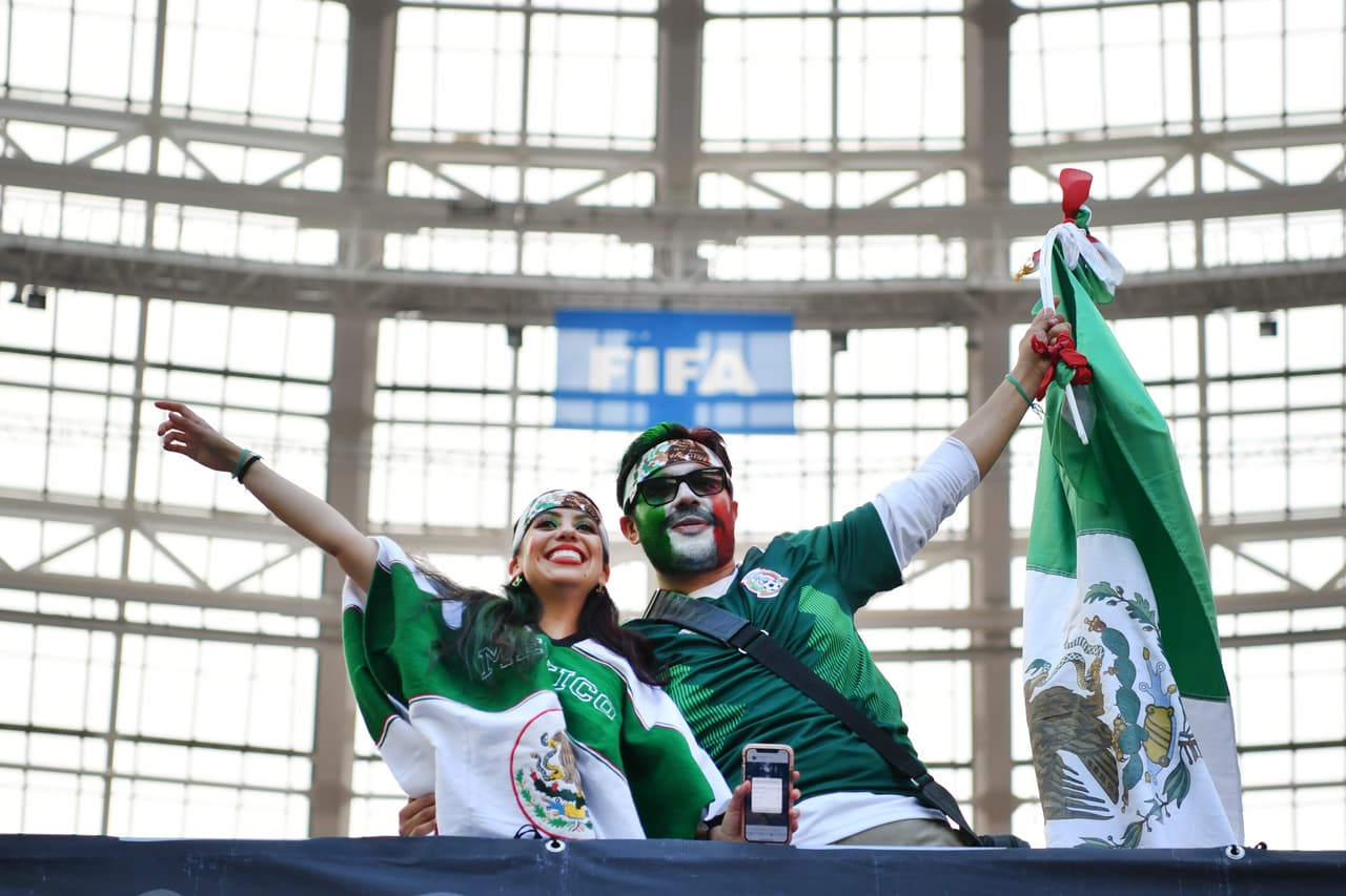 Mexicano propone matrimonio en festejos del triunfo ante Alemania