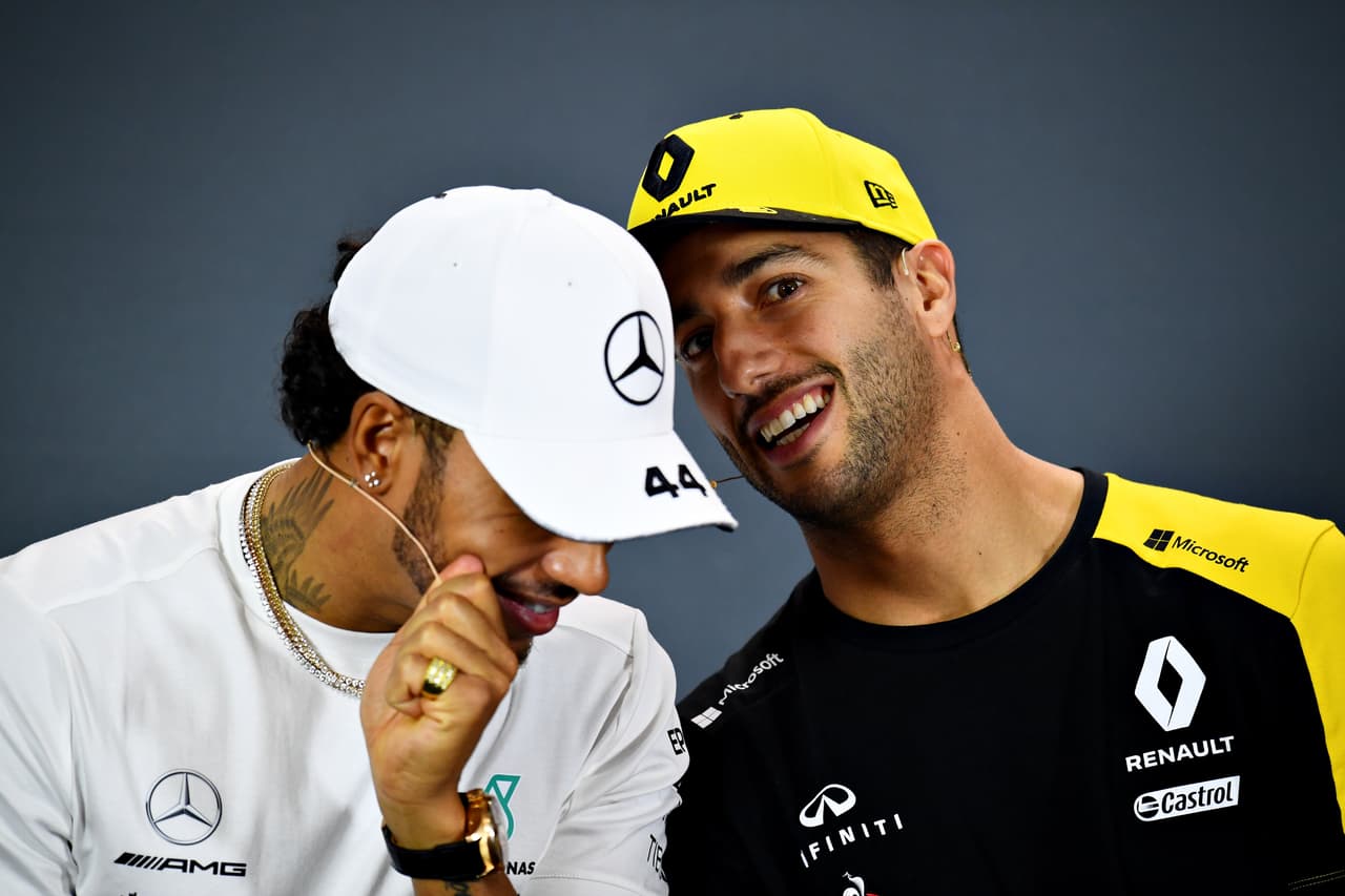 La Fórmula 1 se acerca cada vez más a su línea de partida y por ello la llegada de pilotos, sus momentos con los fanáticos y el ajuste de detalles hacen parte del previo del Gran Premio de Australia en Melbourne.