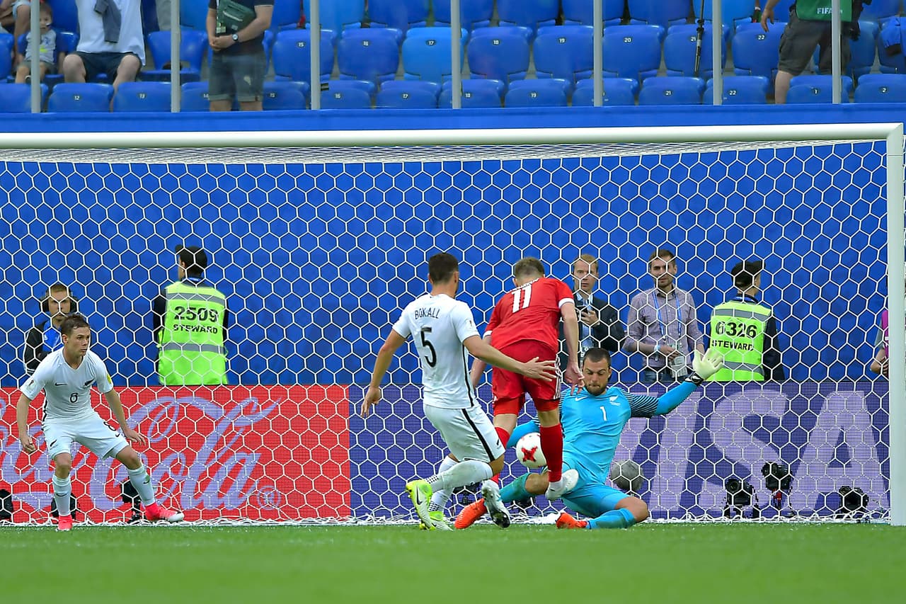 Bukharov dejó ir el tercer tanto de Rusia ya en la recta final del partido.