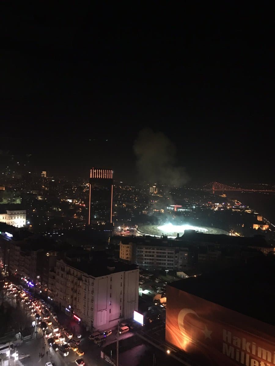 Explosión de coches bomba deja 29 muertos a las afueras del estadio del Besiktas