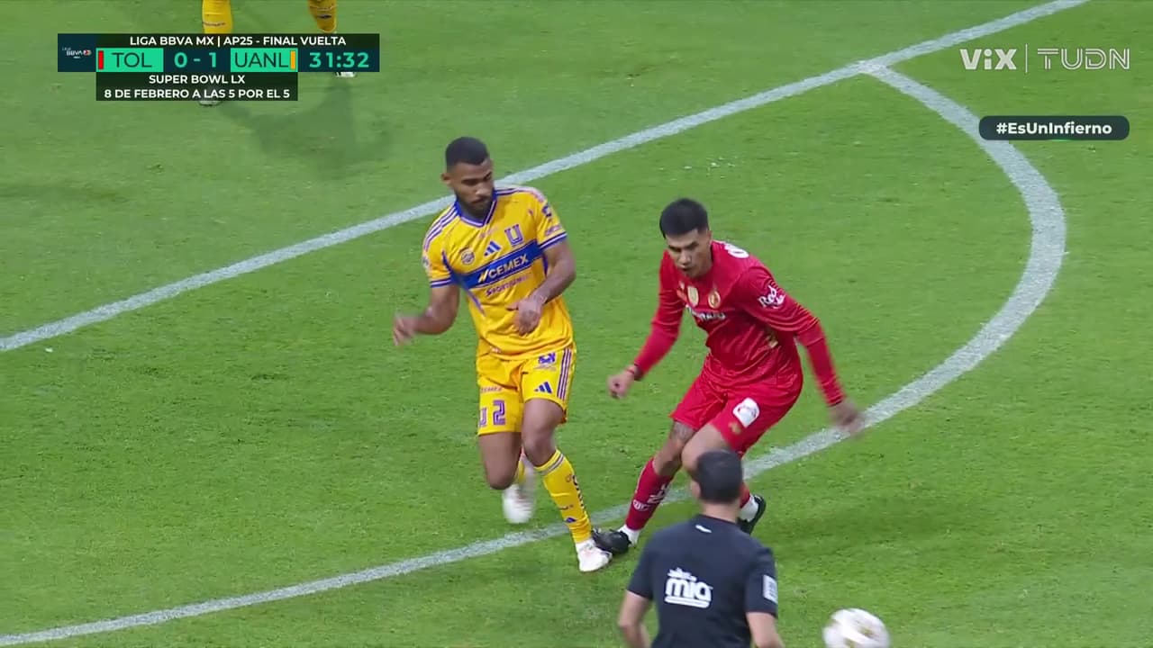 ¡Nico Castro le mete un grosero pisotón a Joaquim y no marcan nada!