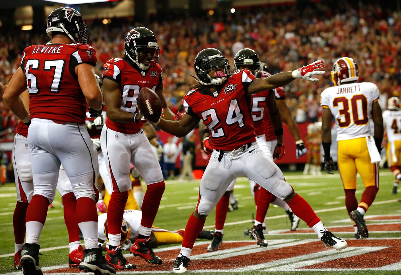 Freeman lidera la NFL con 632 yardas (437 por tierra y 195 por aire) y seis TDs (5 por tierra y 1 por aire).