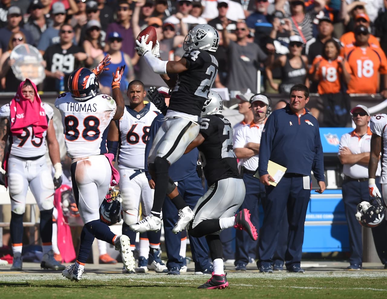 Woodson registró tres intercepciones, 12 tackleadas y cuatro pases defendidos en tres juegos durante el mes de octubre.