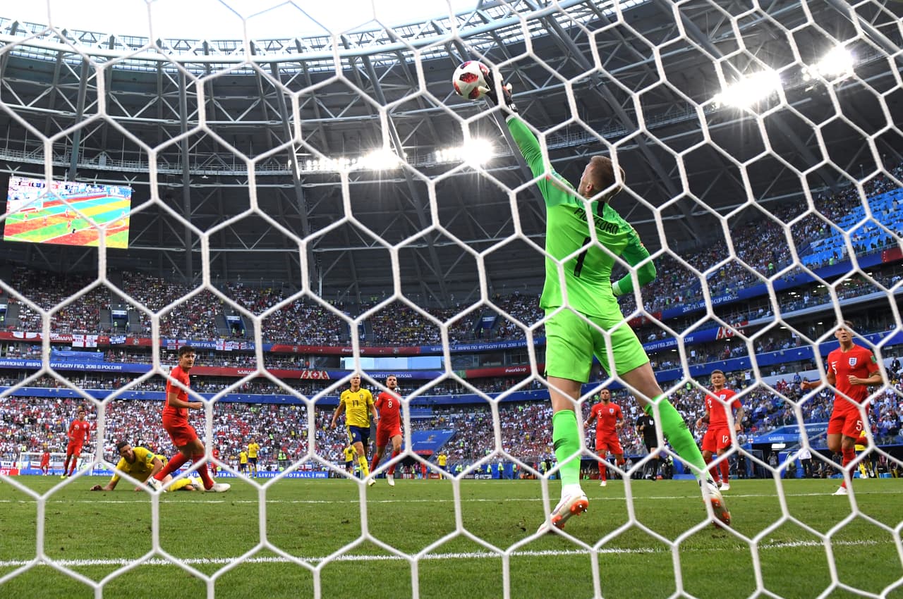 Sobre el final, la tercera clara de Suecia fue una volea en el área de Berg a la que Pickord llegó con sus dedos de la mano izquierda.