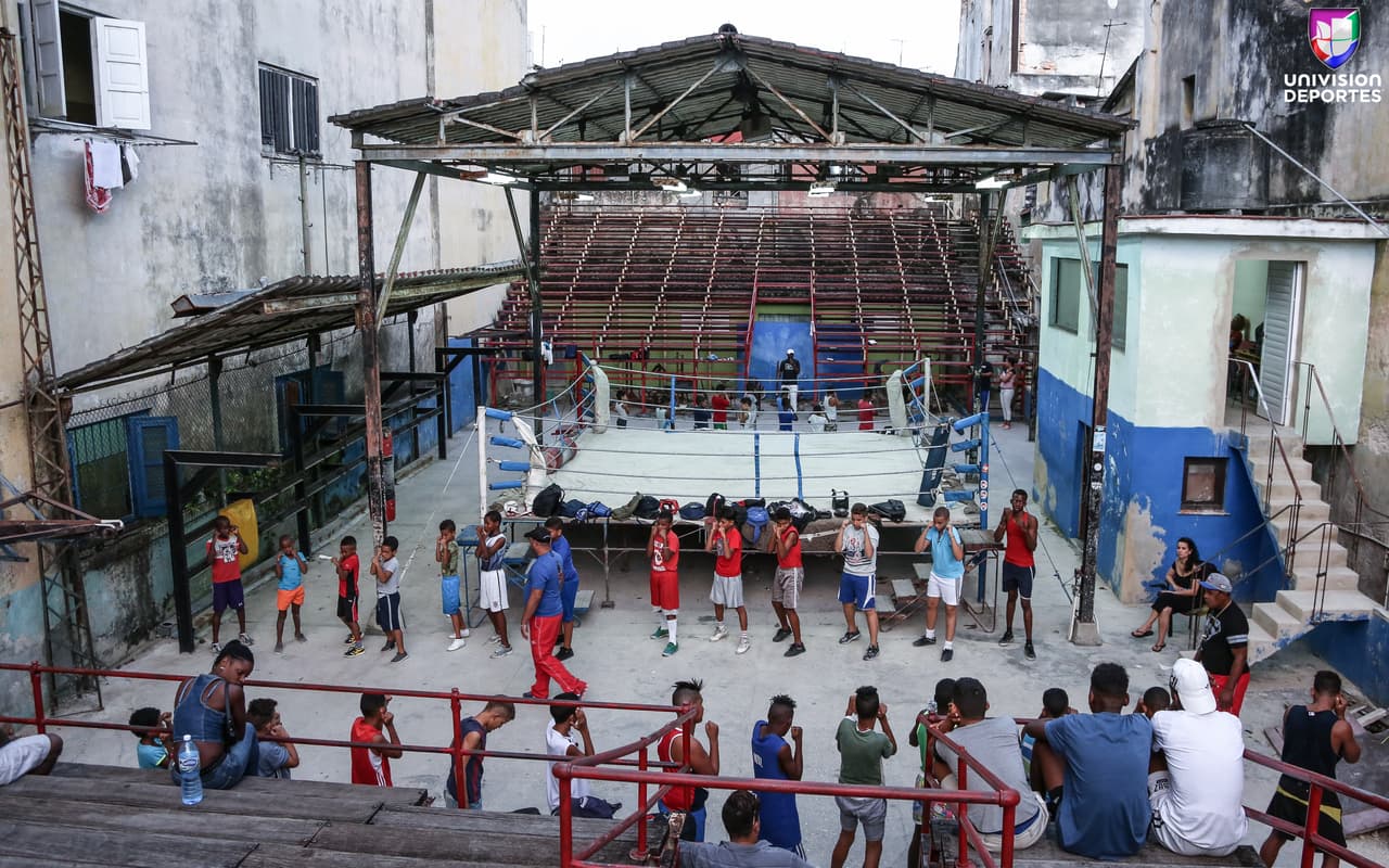 Hay pocos gimnasios de boxeo tan especiales y llenos de tradiciones enriquecidas por su historia, como el Rafael Trejo en la Habana Vieja, Cuba.