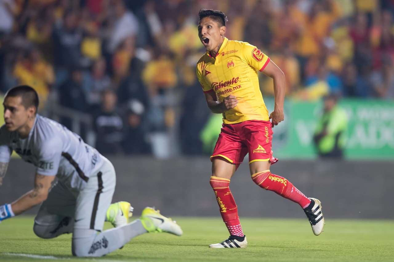El peruano Raúl Ruidíaz, de gran rendimiento con Morelia (20 goles), parece que no continuará allí por el interés del Pachuca en contar con sus servicios.