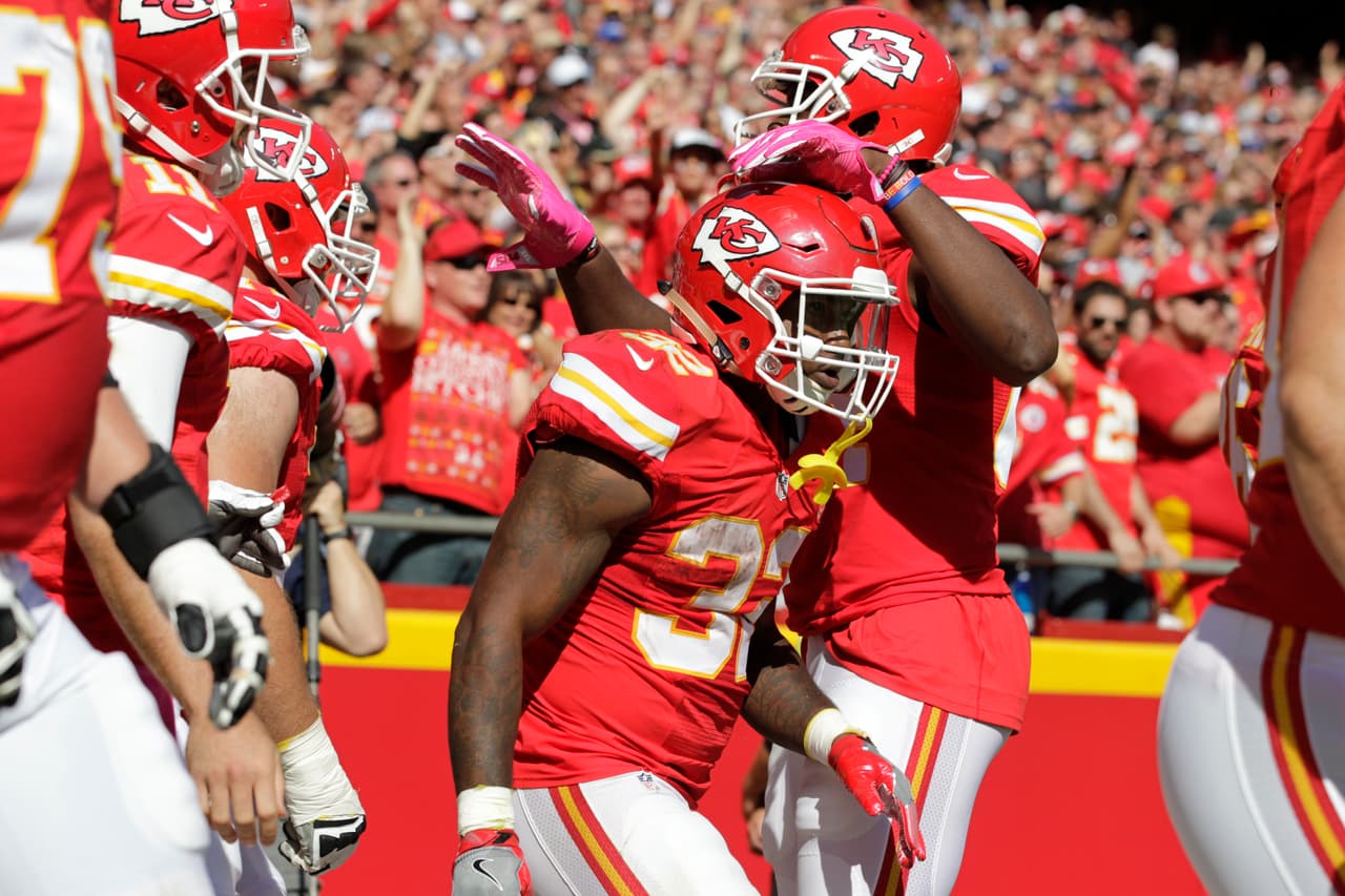 Spencer Ware llevó al triunfo a Kansas City sobre unos erráticos Saints 