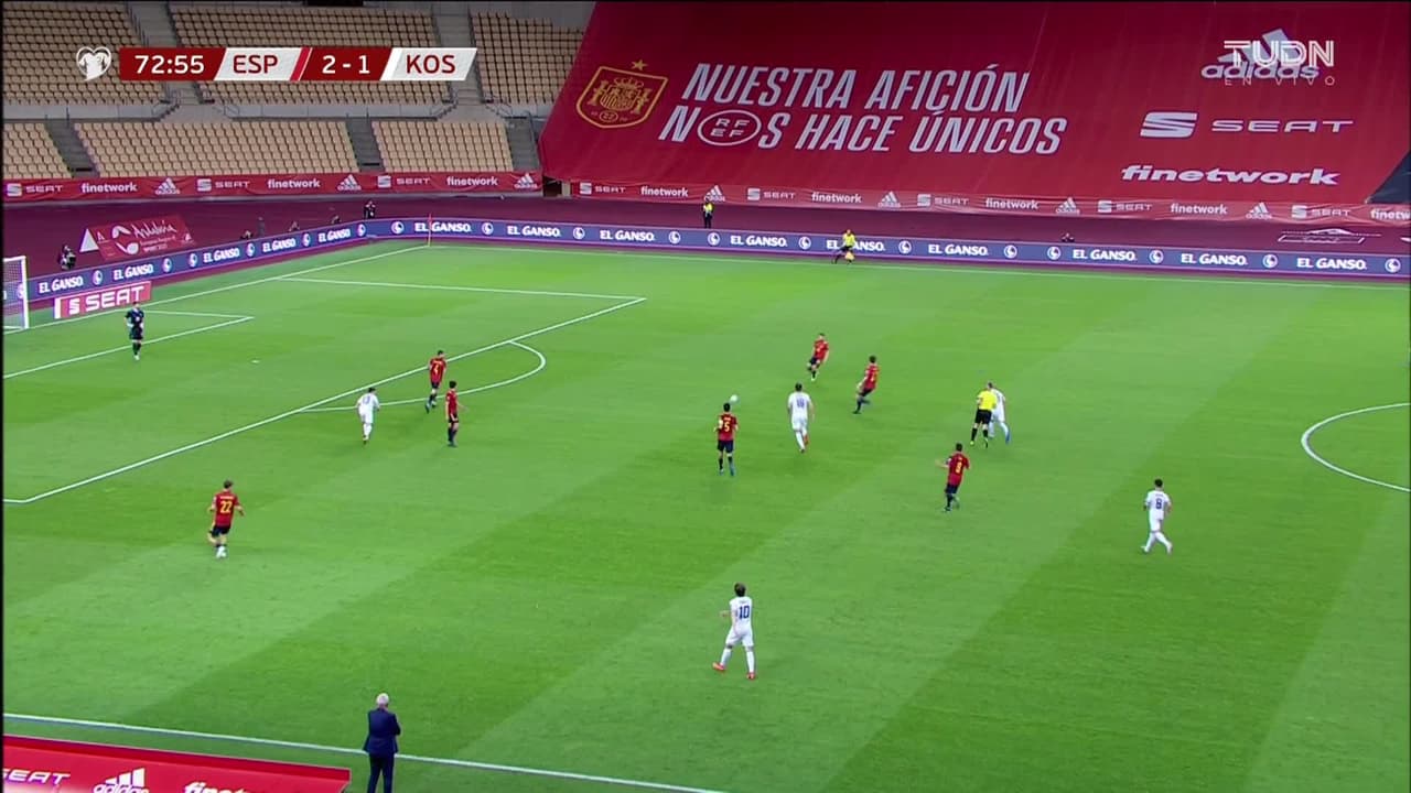 ¡TIRO ATAJADO! disparo por Dani Olmo.