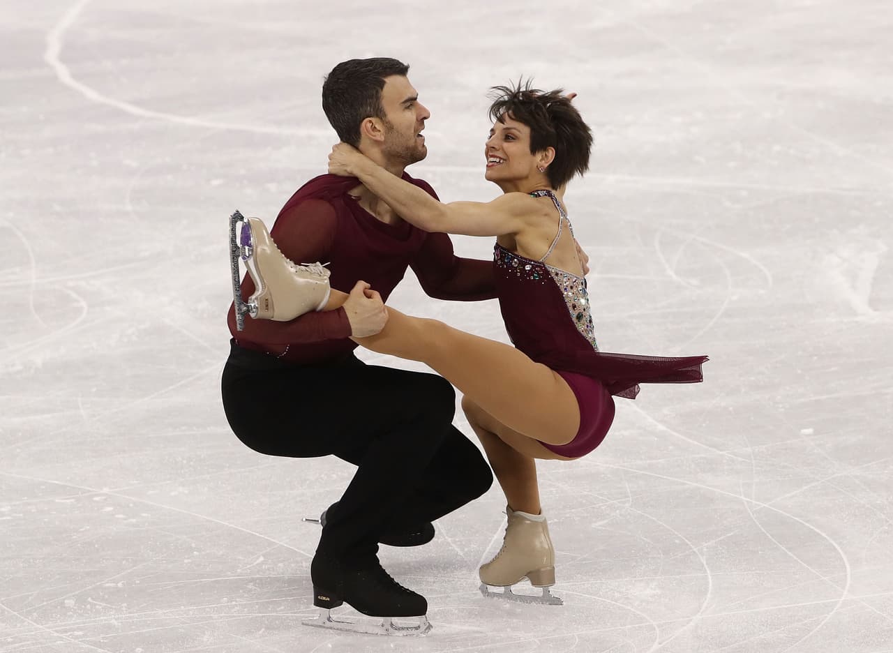 La patinadora canadiense Meagan Duhamel, ganadora de medalla de oro en Pyeongchang 2018, también sobresalió por su gran corazón y coraje en estos Juegos Olímpicos en Corea del Sur.