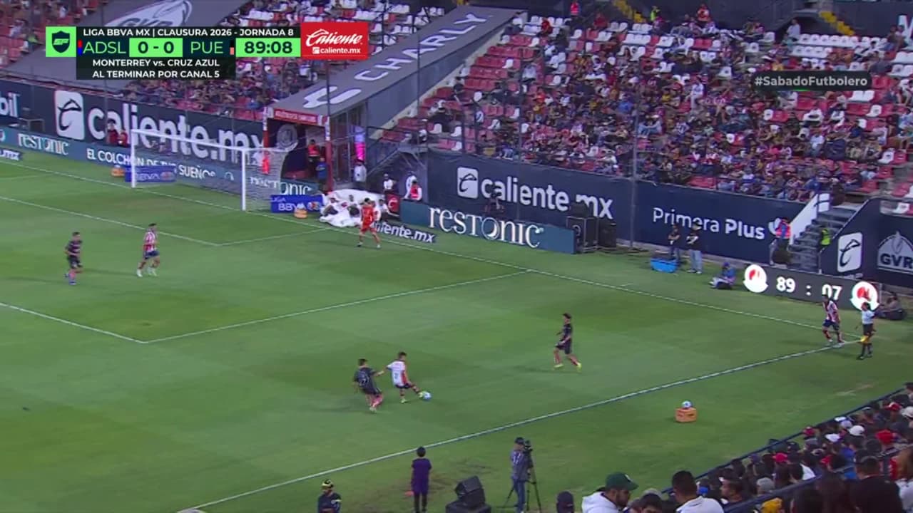 ¡GOL!  anota para Puebla. Esteban Lozano