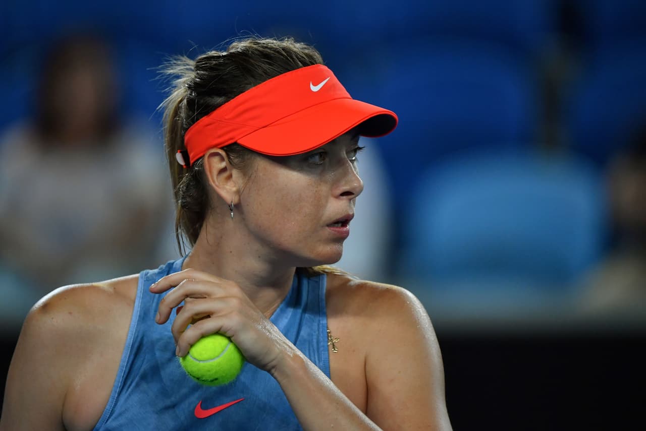 La rusa María Sharapova pasó a tercera ronda del Abierto de Australia y chocará contra la danesa Caroline Wozniacke, otra exnúmero uno. Así, tras 14 años de carrera sigue vigente su talento y belleza.