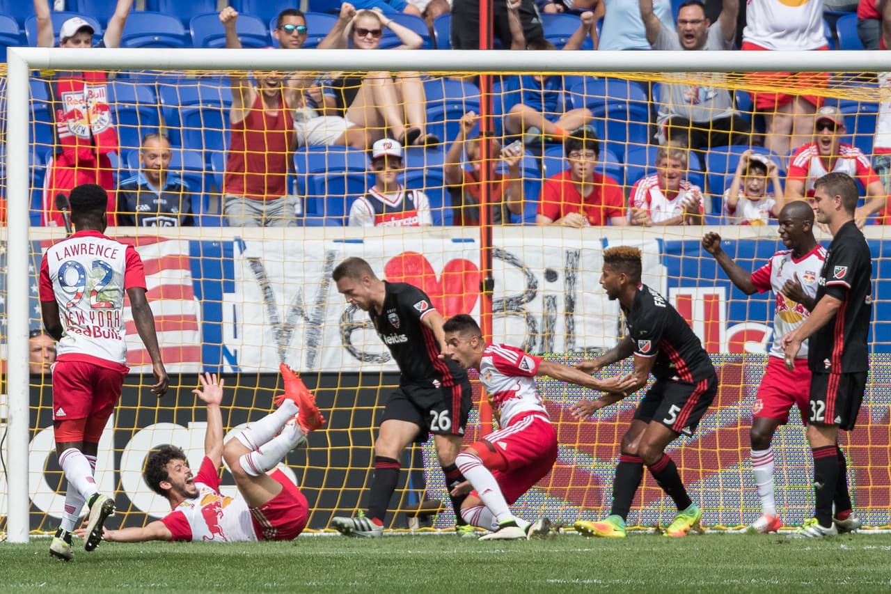 Emcionante empate de D.C. United frente a los Red Bulls en Nueva Jersey.