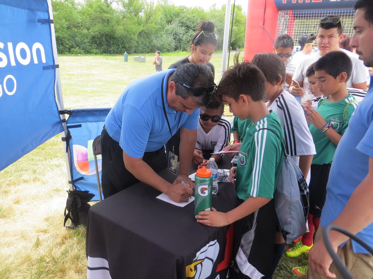 Héctor Lozano y Julio El Lobo de La Que Buena 105.1 dijeron presente en el torneo Copa Univision 2015. Mira que bien la pasaron.