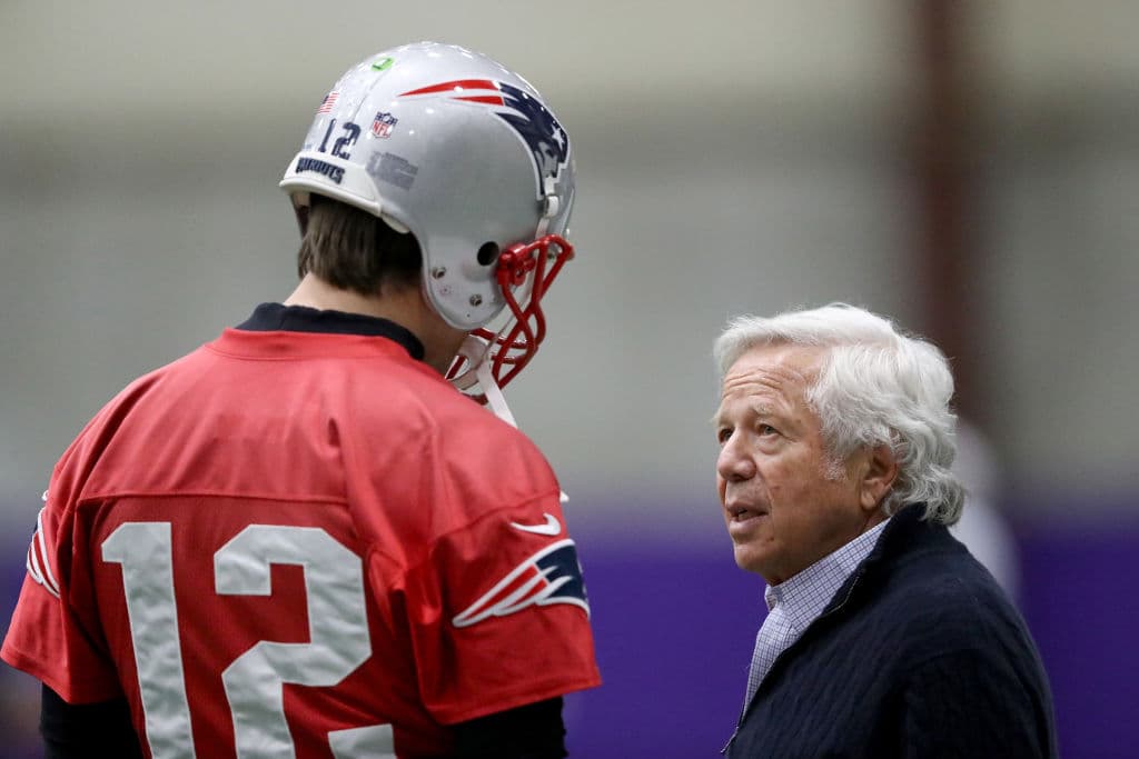 El abogado de Robert Kraft, Jack Goldberger, no respondió se ha manifestado acerca de este tema, mientras que el portavoz de los Patriots, Stacey James, indicó que el equipo no hará comentarios.