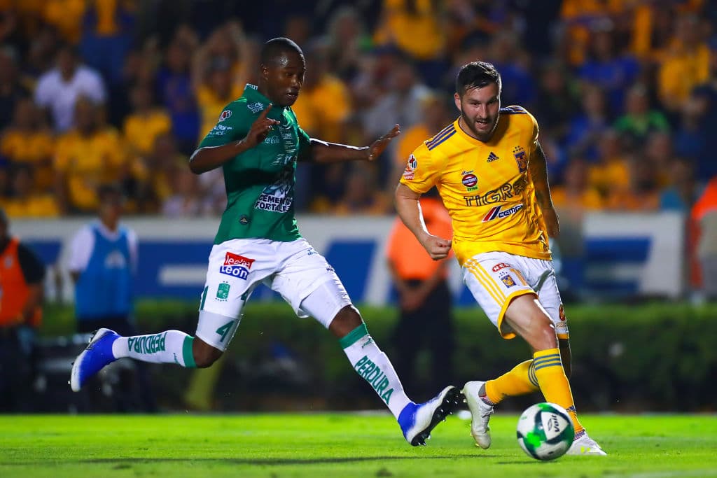 Luego de perderse varios partidos por lesión, el atacante francés André-Pierre Gignac de los Tigres, salió decidido a jugar un muy buen partido.
