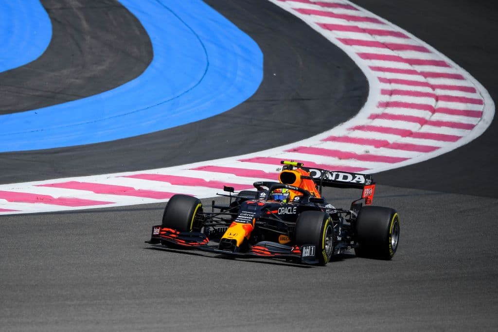 Los tres pilotos más rápidos de las segundas prácticas libres del Gran Premio de Francia fueron Max Verstappen (1:32.872), Valtieri Bottas (1:32.880) y Lewis Hamilton (1:33.125)