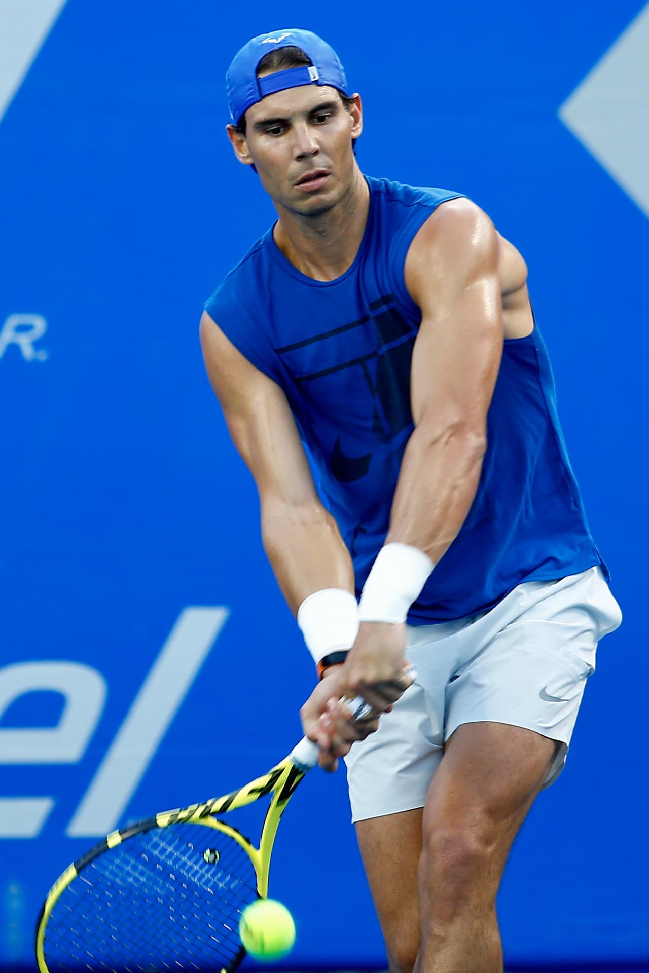 Es su sesión de entrenamiento, que duró aproximadamente una hora, Nadal tocó varios aspectos de su juegos, desde el servicio y la devolución, hasta los reveses y el proceso de aclimatación.