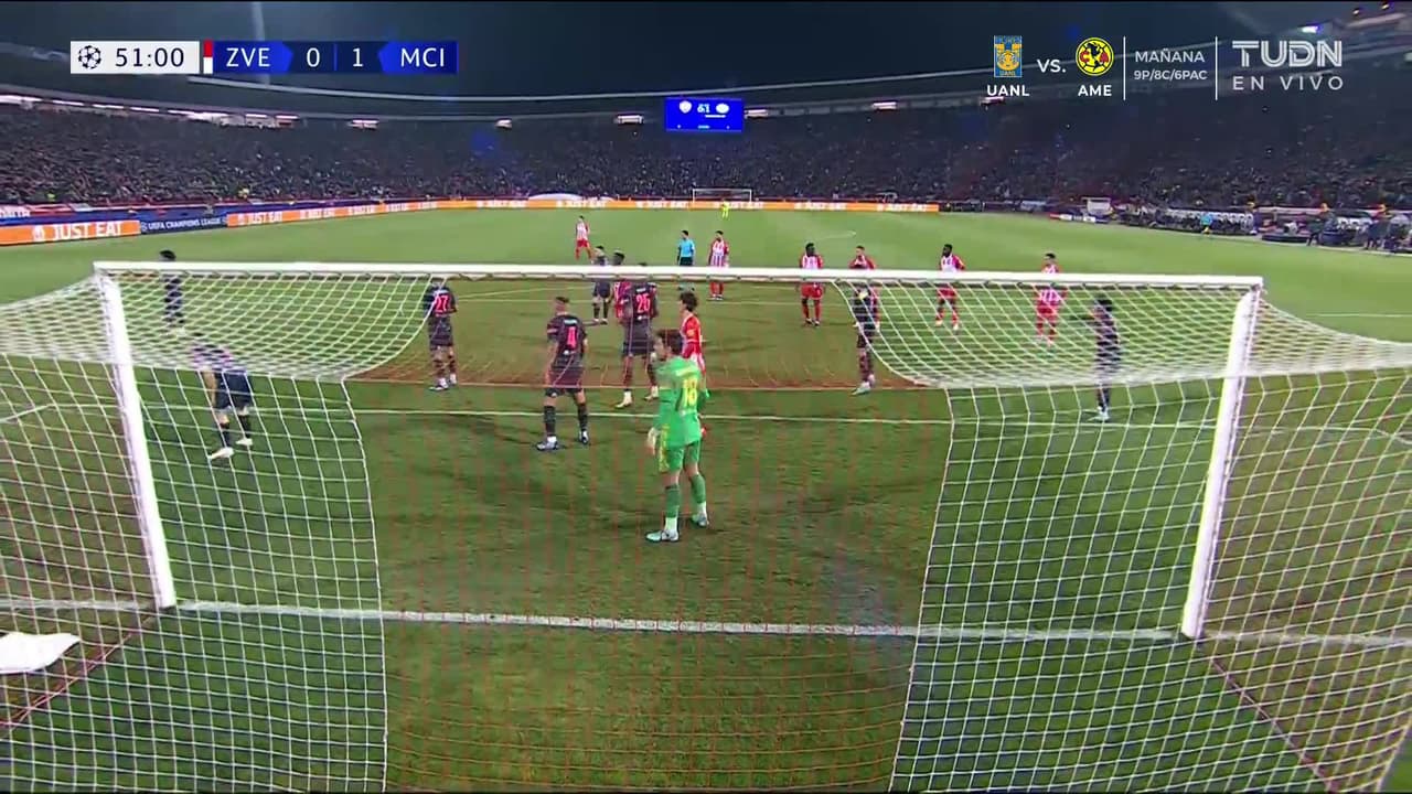 ¡TIRO ATAJADO! disparo por Srdjan Mijailovic.