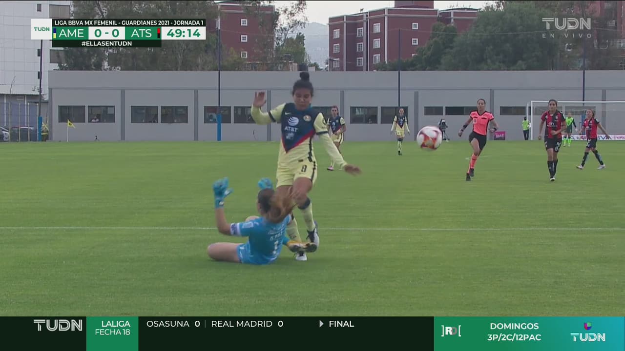 ¡Se pierde el gol! Daniela Espinosa no anota con el arco abierto