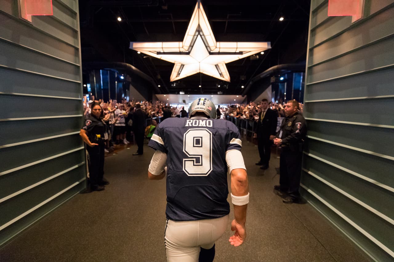 Dallas Cowboys quarterback Tony Romo (9) before an NFL regular season game against the Washington Redskins on Thursday, Nov. 24, 2016 in Arlington, TX. The Cowboys won, 31-26. (Ric Tapia via AP)
