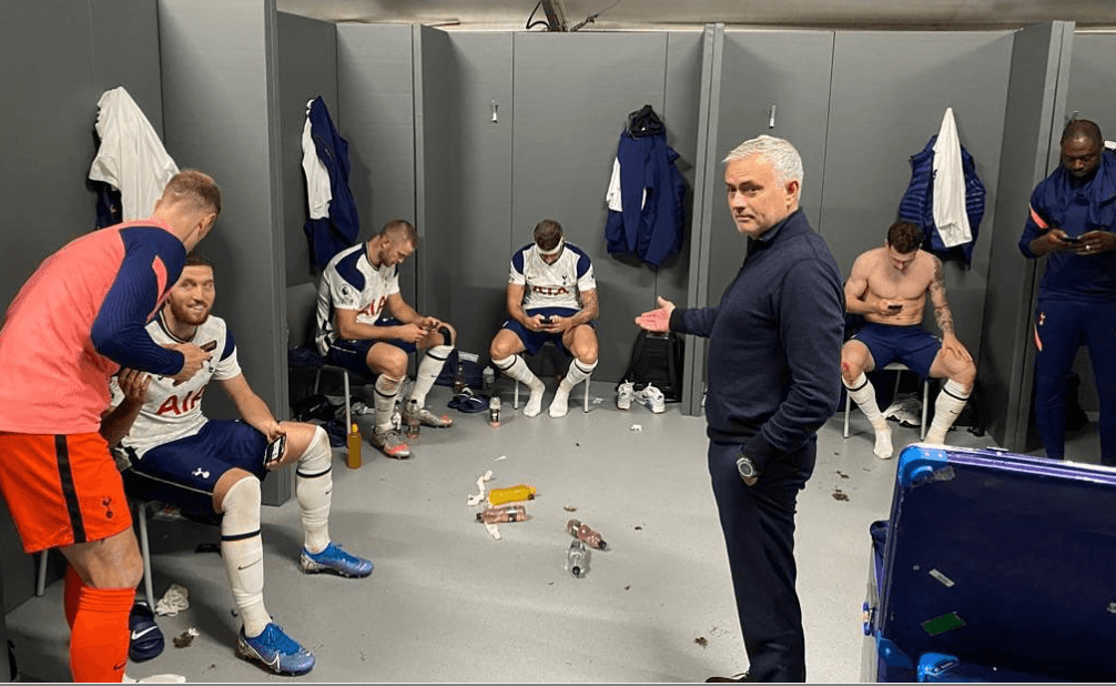 Jugadores de Tottenham prefieren la tecnología sobre Mourinho